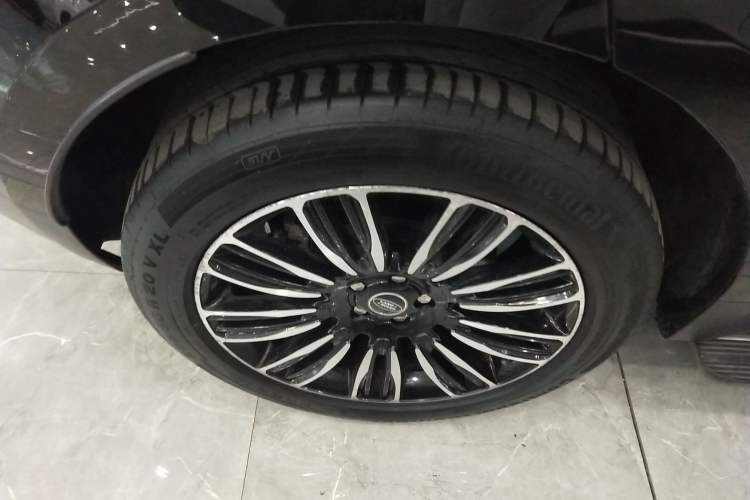 Used Land Rover Range Velar 2017 P250 S Right Rear Wheel Hub