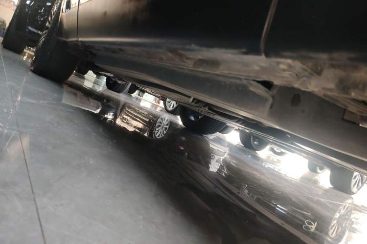 Used Land Rover Range Velar 2017 P250 S Right Side Sill