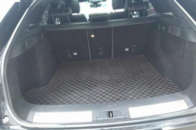 Used Land Rover Range Velar 2017 P380 R-DYNAMIC S Trunk