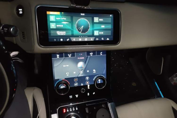 Used Land Rover Range Velar 2017 P380 R-DYNAMIC SE Audio And AC Panel