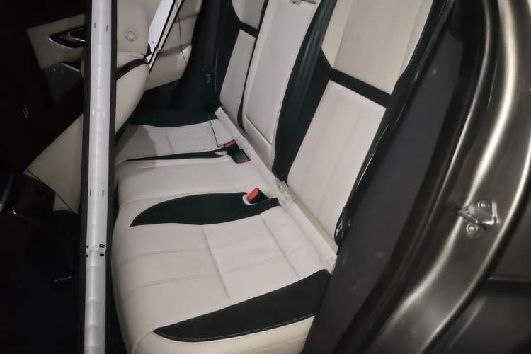 Used Land Rover Range Velar 2017 P380 R-DYNAMIC SE Left Rear Seat