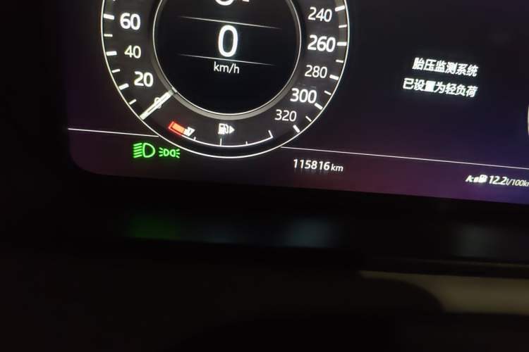 Used Land Rover Range Velar 2017 P380 R-DYNAMIC SE Odometer Close Up