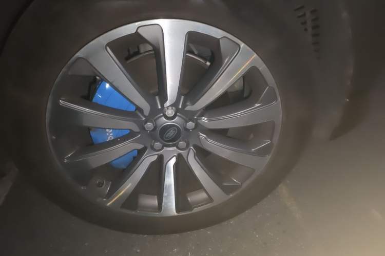 Used Land Rover Range Velar 2017 P380 R-DYNAMIC SE Right Front Wheel Hub