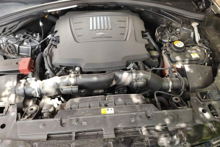 Used Land Rover Range Velar 2017 P380 R-DYNAMIC SE Engine Bay
