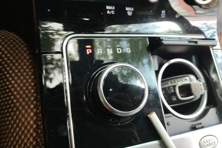 Used Land Rover Range Velar 2017 P380 R-DYNAMIC SE Gear Lever