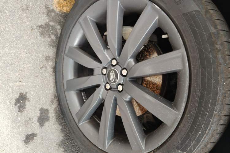 Used Land Rover Range Velar 2017 P380 R-DYNAMIC SE Right Front Wheel Hub