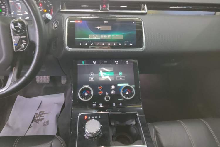 Used Land Rover Range Velar 2017 P250 S Audio And AC Panel