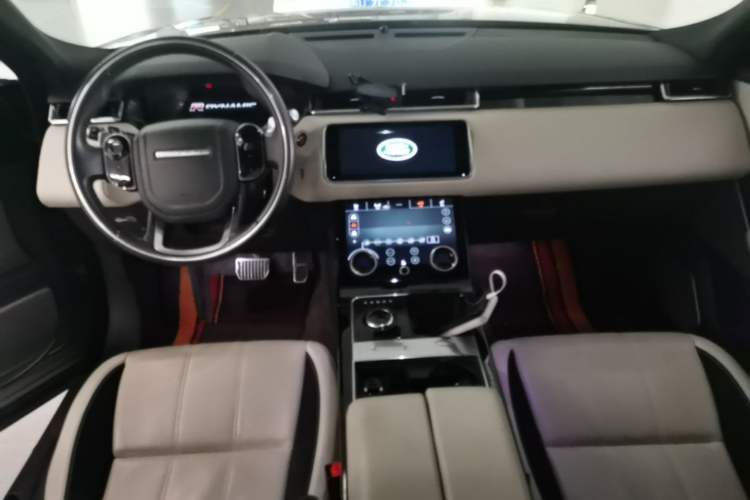 Used Land Rover Range Velar 2017 P380 R-DYNAMIC HSE Center Console