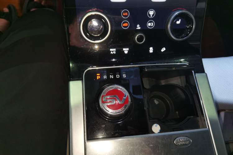 Used Land Rover Range Velar 2017 P380 R-DYNAMIC SE Gear Lever