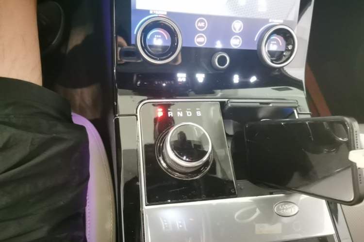 Used Land Rover Range Velar 2017 P380 R-DYNAMIC HSE Gear Lever