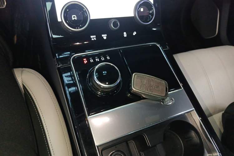 Used Land Rover Range Velar 2017 P380 R-DYNAMIC SE Gear Lever