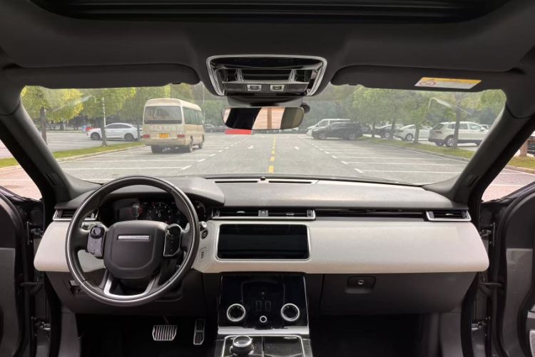 Used Land Rover Range Velar 2017 P380 R-DYNAMIC SE Interior 2