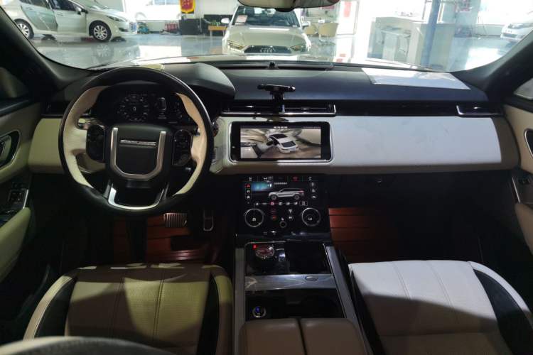 Used Land Rover Range Velar 2017 P380 R-DYNAMIC SE Interior 2