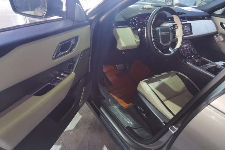 Used Land Rover Range Velar 2017 P380 R-DYNAMIC SE Interior 3