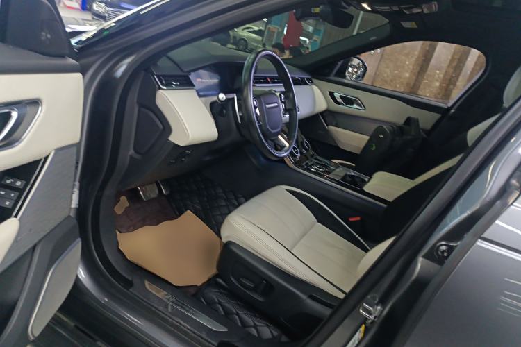 Used Land Rover Range Velar 2017 P380 R-DYNAMIC SE Interior 3