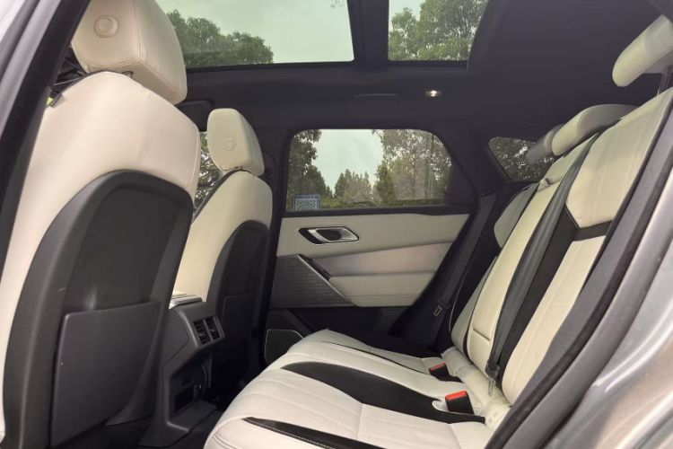 Used Land Rover Range Velar 2017 P380 R-DYNAMIC SE Interior 7