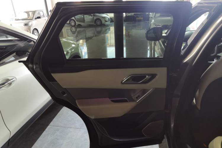 Used Land Rover Range Velar 2017 P380 R-DYNAMIC SE Interior 8