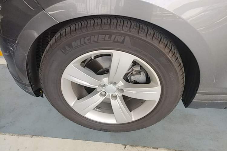 Used Land Rover Range Velar 2017 P380 S Left Front Wheel Hub