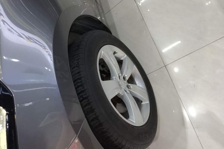 Used Land Rover Range Velar 2017 P250 S Left Front Wheel Hub
