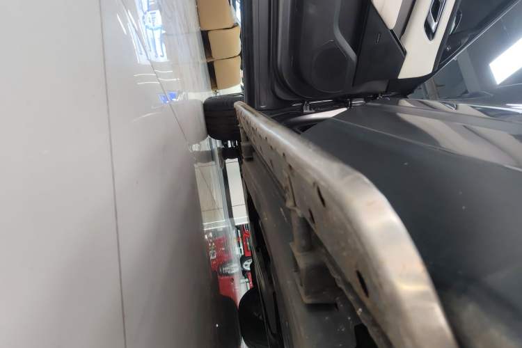 Used Land Rover Range Velar 2017 P380 S Left Side Sill