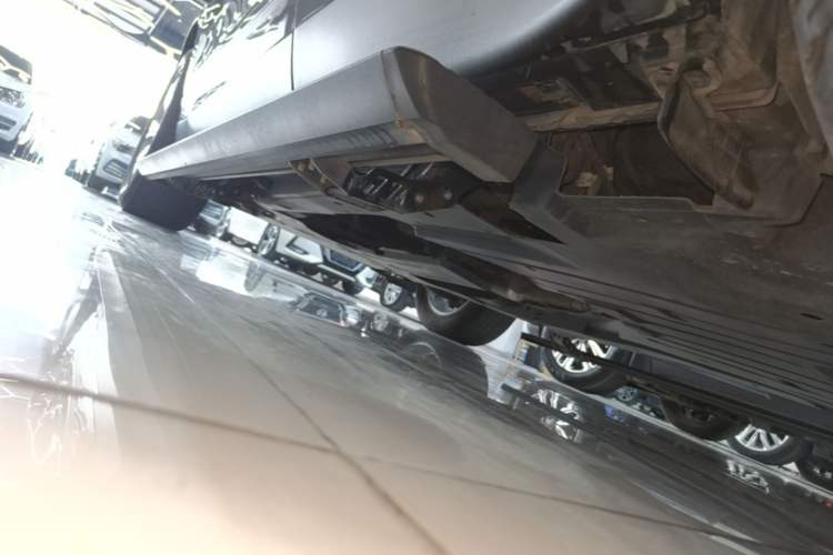 Used Land Rover Range Velar 2017 P250 S Left Side Sill