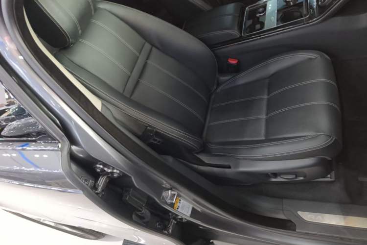 Used Land Rover Range Velar 2017 P250 S Right Front Seat