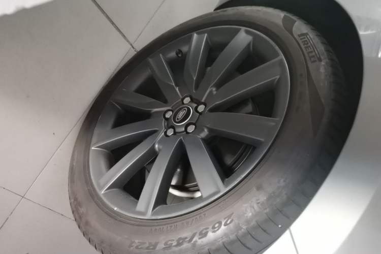 Used Land Rover Range Velar 2017 P380 R-DYNAMIC HSE Right Front Wheel Hub