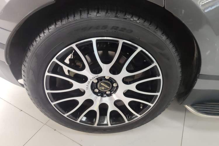 Used Land Rover Range Velar 2017 P380 S Right Rear Wheel Hub