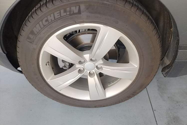 Used Land Rover Range Velar 2017 P380 S Right Rear Wheel Hub