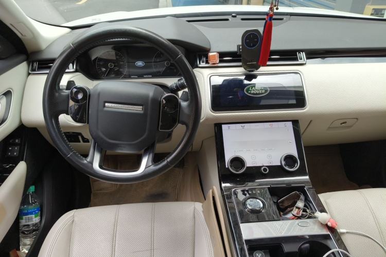 Used Land Rover Range Velar 2017 P380 R-DYNAMIC S Center Console