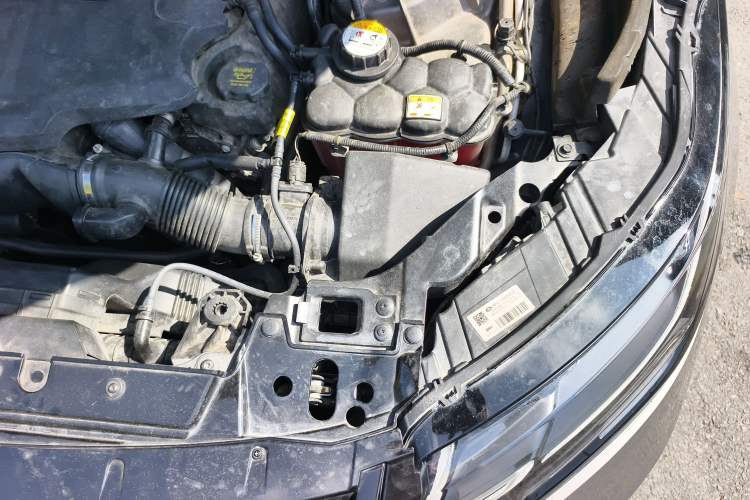 Used Land Rover Range Velar 2017 P380 R-DYNAMIC SE Engine Bay Left
