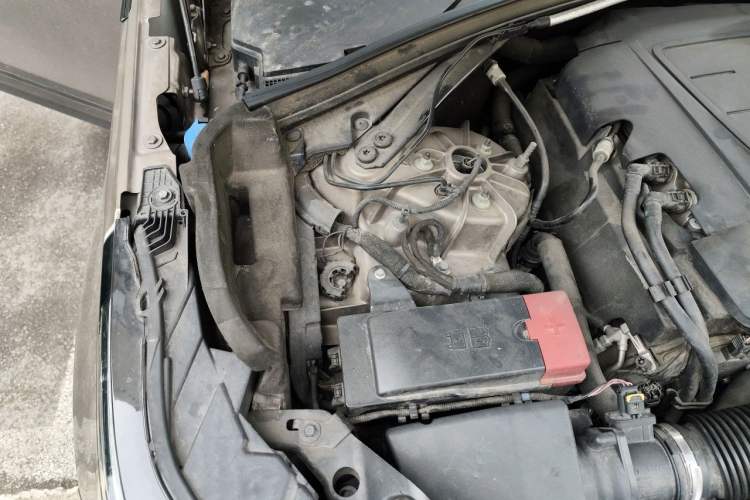 Used Land Rover Range Velar 2017 P380 R-DYNAMIC SE Engine Bay Right