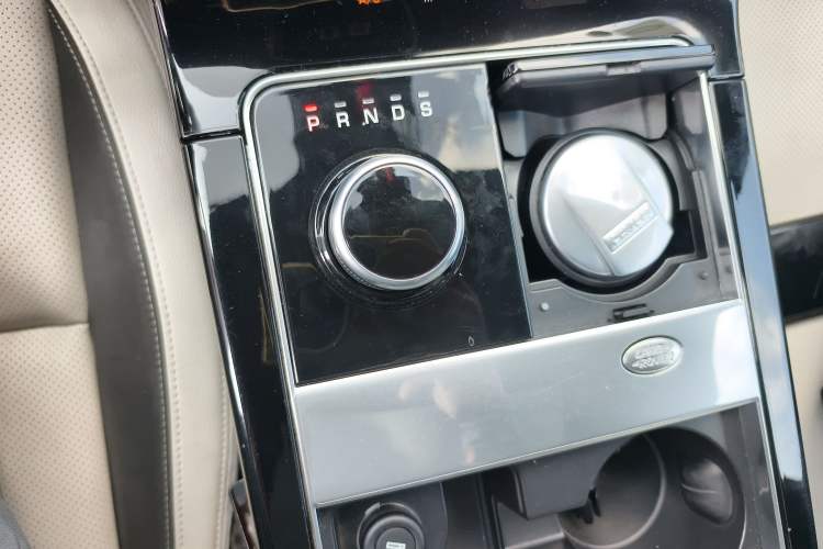 Used Land Rover Range Velar 2017 P380 R-DYNAMIC SE Gear Lever