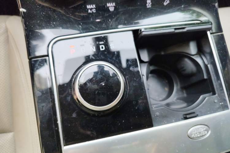 Used Land Rover Range Velar 2017 P380 R-DYNAMIC SE Gear Lever