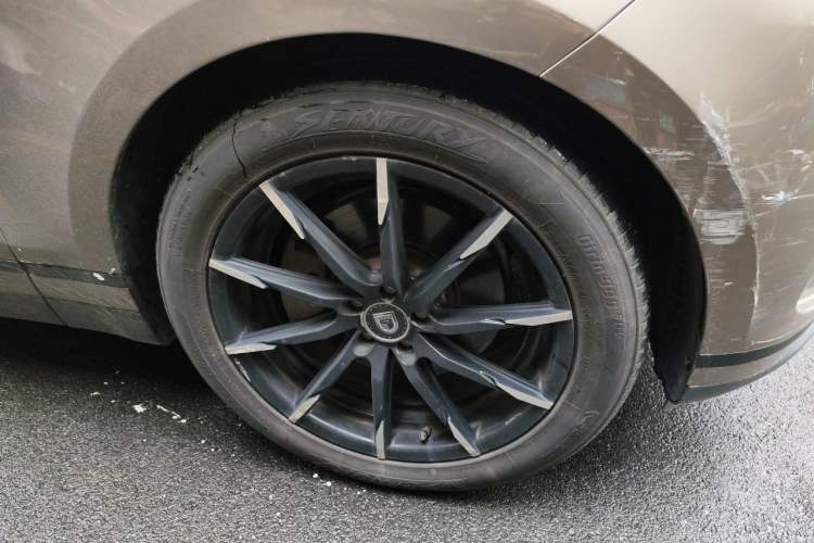 Used Land Rover Range Velar 2017 P380 R-DYNAMIC SE Right Front Wheel Hub
