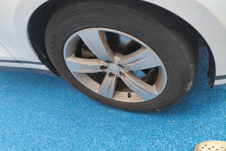 Used Land Rover Range Velar 2017 P380 R-DYNAMIC S Right Front Wheel Hub