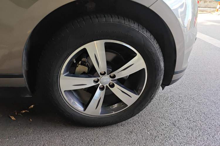 Used Land Rover Range Velar 2017 P250 S Right Front Wheel Hub