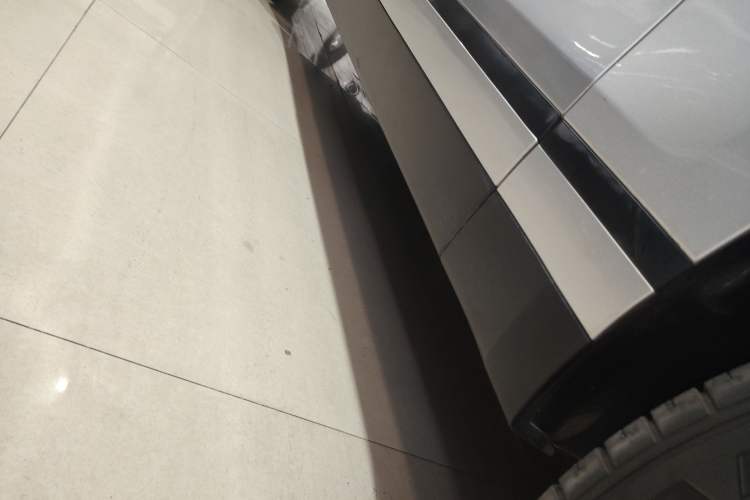 Used Land Rover Range Velar 2017 P250 S Right Side Sill