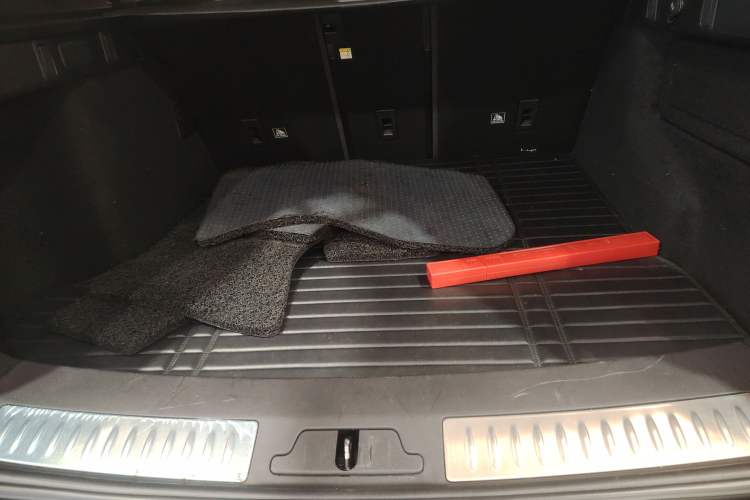 Used Land Rover Range Velar 2017 P250 S Trunk