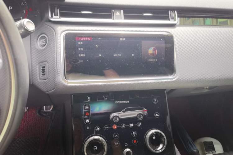 Used Land Rover Range Velar 2017 P380 R-DYNAMIC SE Audio And AC Panel