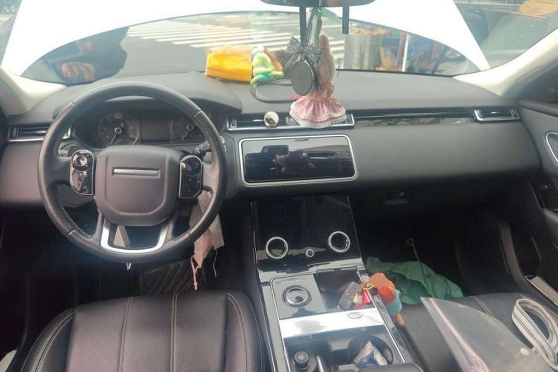 Used Land Rover Range Velar 2017 P380 S Center Console