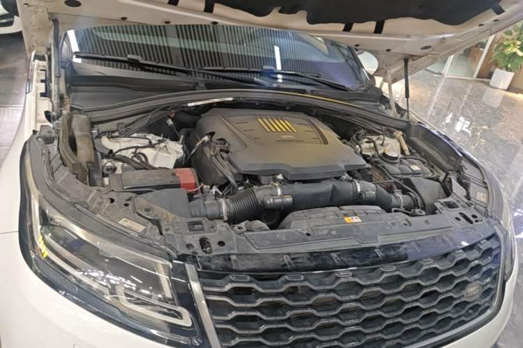 Used Land Rover Range Velar 2017 P380 R-DYNAMIC SE Engine Bay