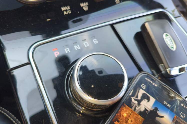 Used Land Rover Range Velar 2017 P380 R-DYNAMIC SE Gear Lever