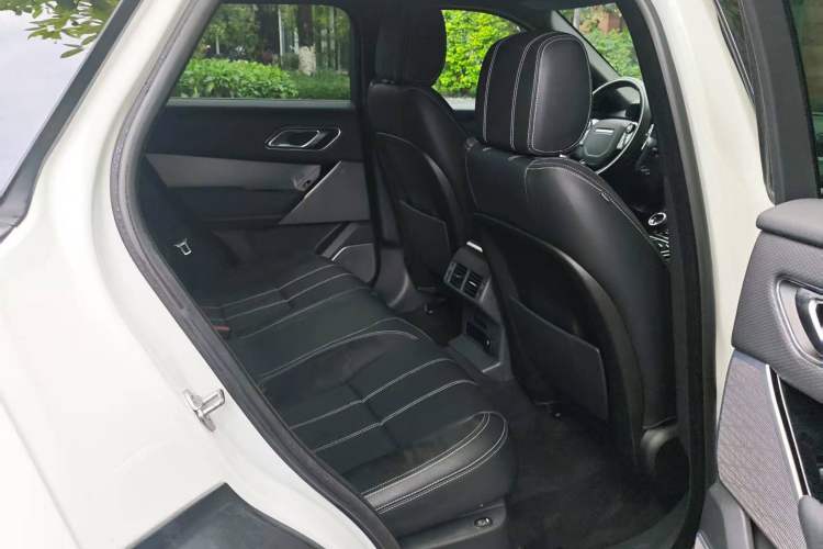 Used Land Rover Range Velar 2017 P380 R-DYNAMIC SE Interior 3