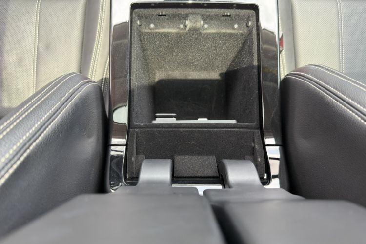 Used Land Rover Range Velar 2017 P380 S Interior 4