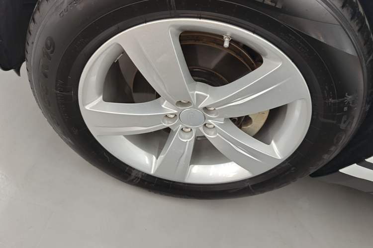 Used Land Rover Range Velar 2017 P250 S Left Front Wheel Hub