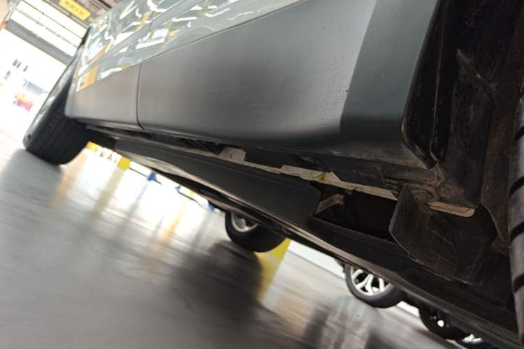 Used Land Rover Range Velar 2017 P250 S Left Side Sill