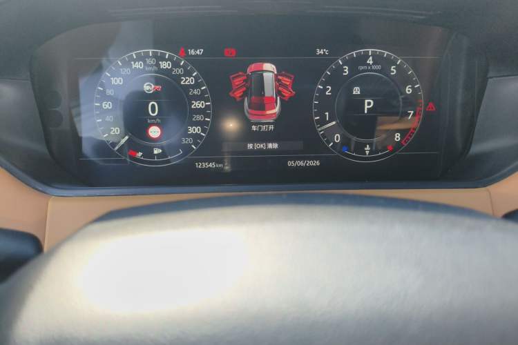 Used Land Rover Range Velar 2017 P380 R-DYNAMIC SE Odometer Close Up