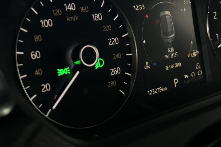 Used Land Rover Range Velar 2017 P380 S Odometer Close Up