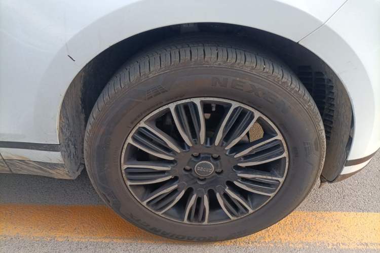 Used Land Rover Range Velar 2017 P250 S Right Front Wheel Hub